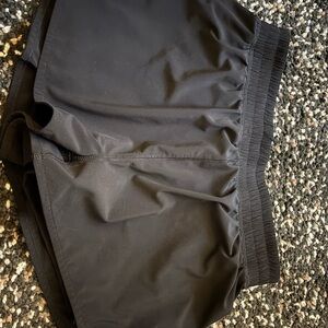 Aritzia TnaMive lunge 2 in 1 shorts - medium - like new